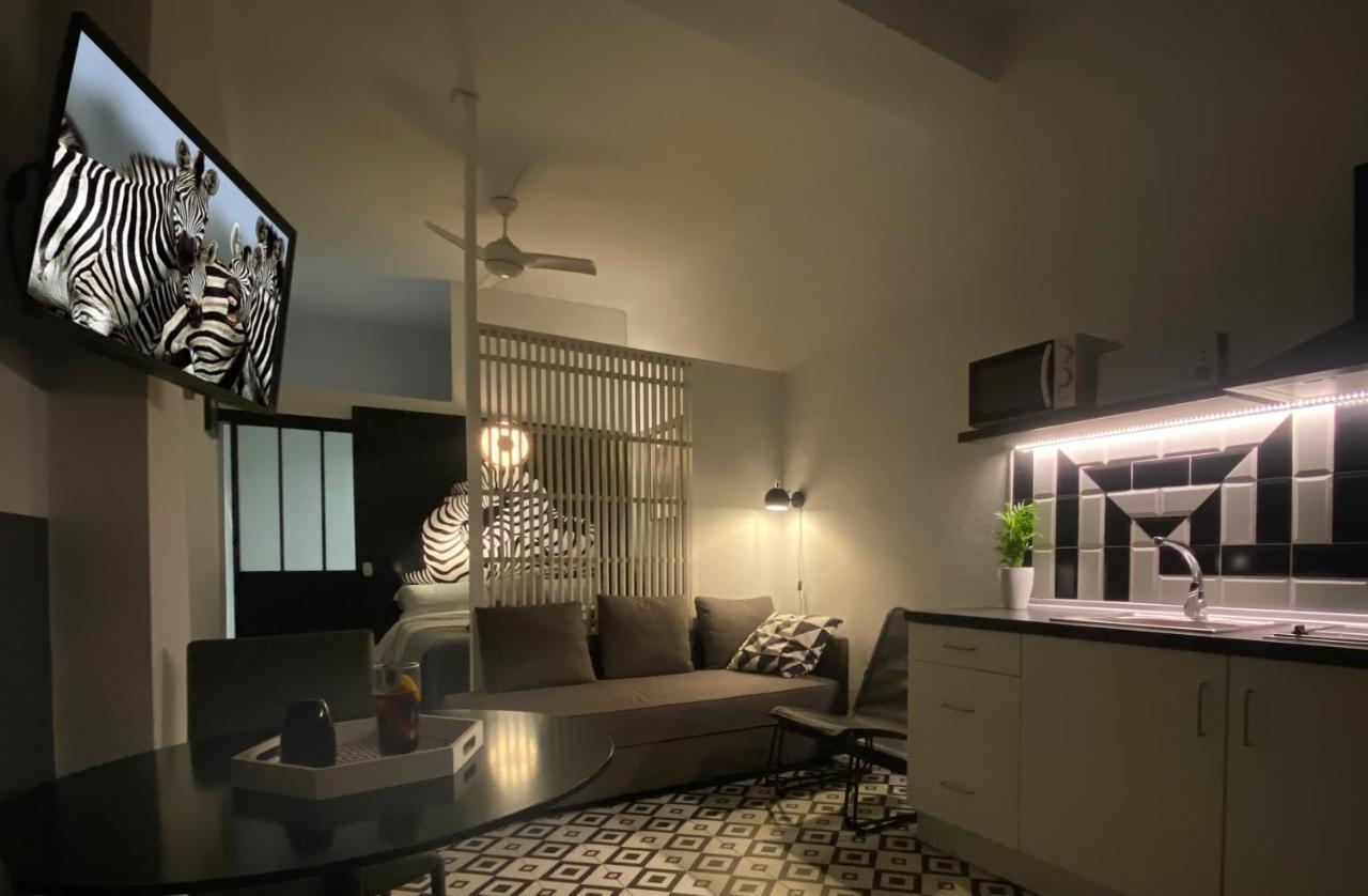 Sunrise Estudio Zebra, con vistas jardín y mar Miami Platja  Exterior foto